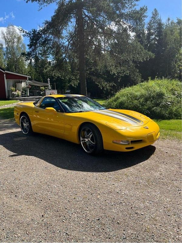 Gul Begagnad 2002 Chevrolet Corvette Sportkupé | 190 000 kr (Marknadspris) - Bild 1/3