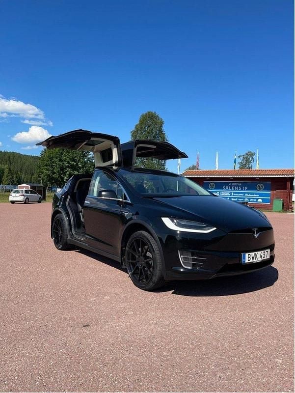 Svart Begagnad 2018 Tesla Model X SUV | 320 000 kr (Marknadspris) - Bild 1/4