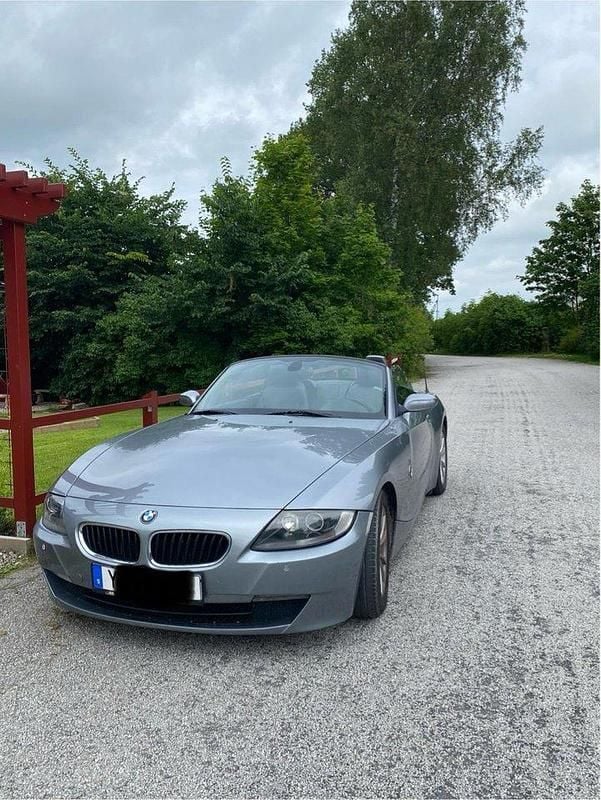Grå Begagnad 2006 BMW Z4 Cab | 110 000 kr (Marknadspris) - Bild 1/4