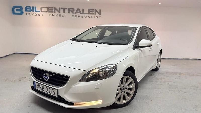 Vit Begagnad 2014 Volvo V40 Kombi | 126 900 kr (Lite dyr) - Bild 1/4