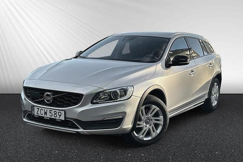 Blå Begagnad 2017 Volvo V60 CC Standard Kombi | 219 900 kr (Marknadspris) - Bild 1/4