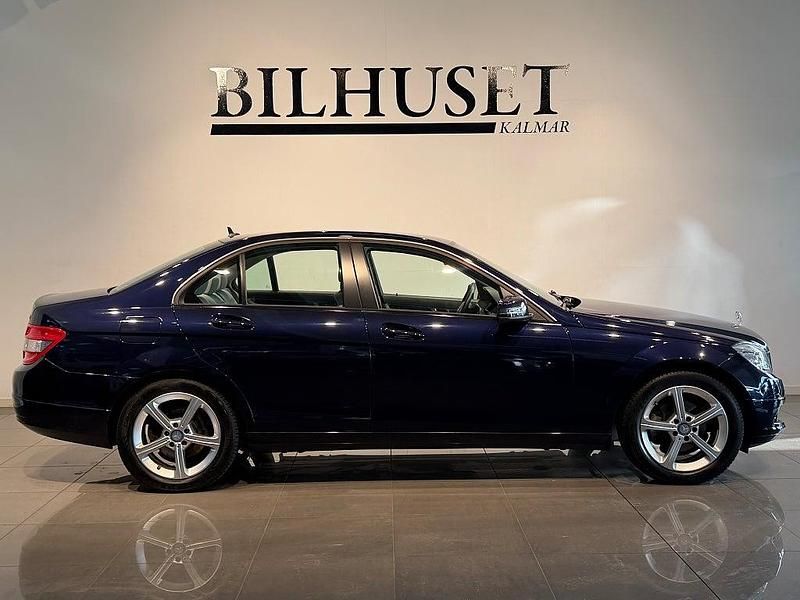 Begagnad Mercedes C220 170 HK (125 kW) 2009 Mörkblå Sedan
