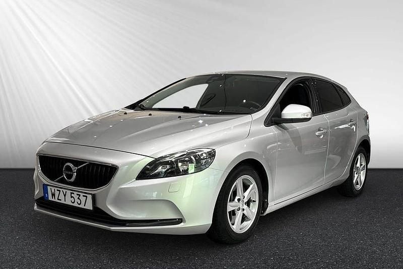 Silver Begagnad 2016 Volvo V40 Business Edition Kombi | 159 000 kr (Marknadspris) - Bild 1/3