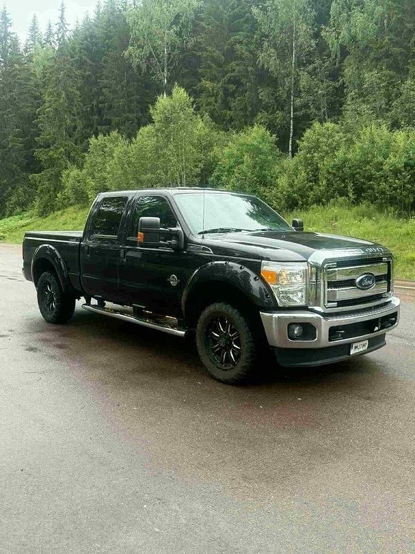 Svart Begagnad 2015 Ford F250 XLT | 435 000 kr - Bild 1/4