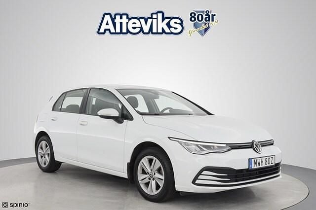 Vit Begagnad 2021 VW Golf VIII Life Halvkombi | 204 900 kr (Marknadspris) - Bild 1/4