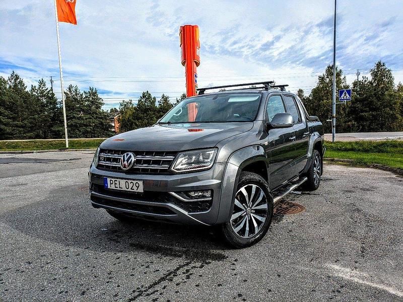 Grå Begagnad 2017 VW Amarok Pickup | 290 000 kr (Marknadspris) - Bild 1/4