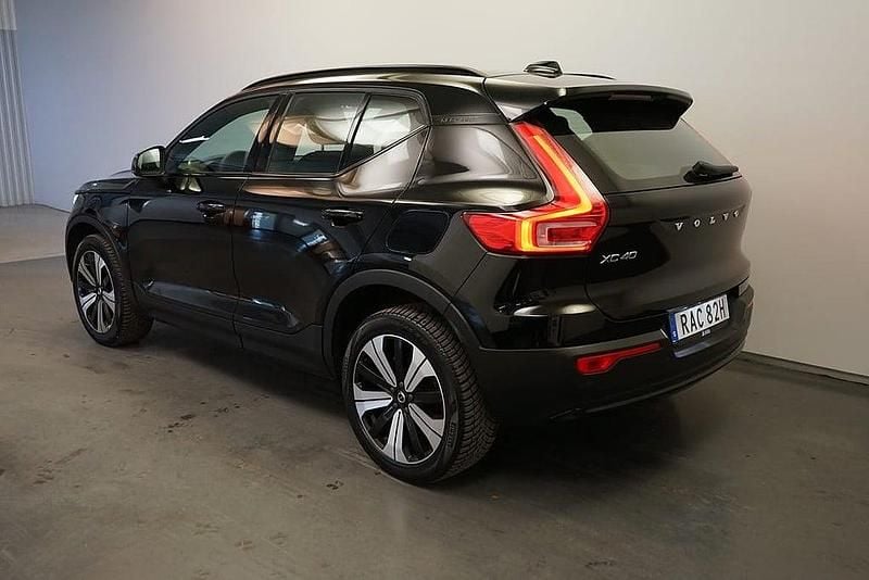 Begagnad Volvo XC40 Core 185 kW (252 HK) 2022 Svart SUV