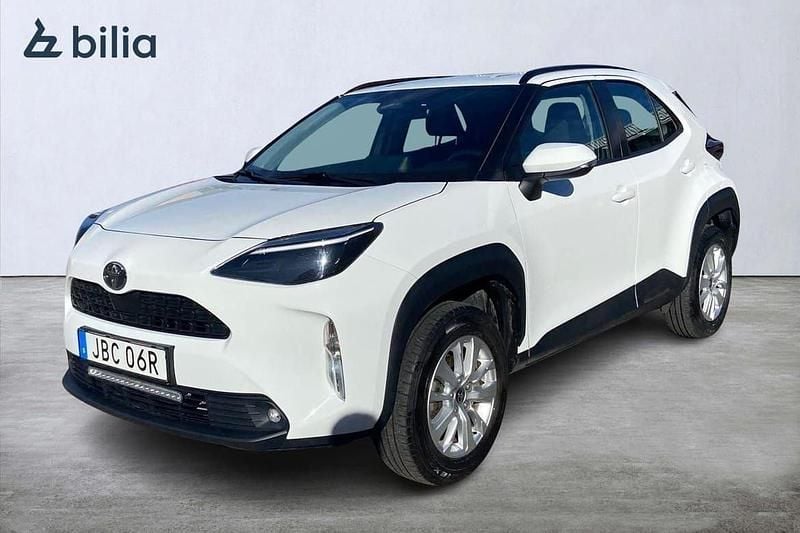 Vit Begagnad 2024 Toyota Yaris Hybrid Active SUV | 289 900 kr - Bild 1/3