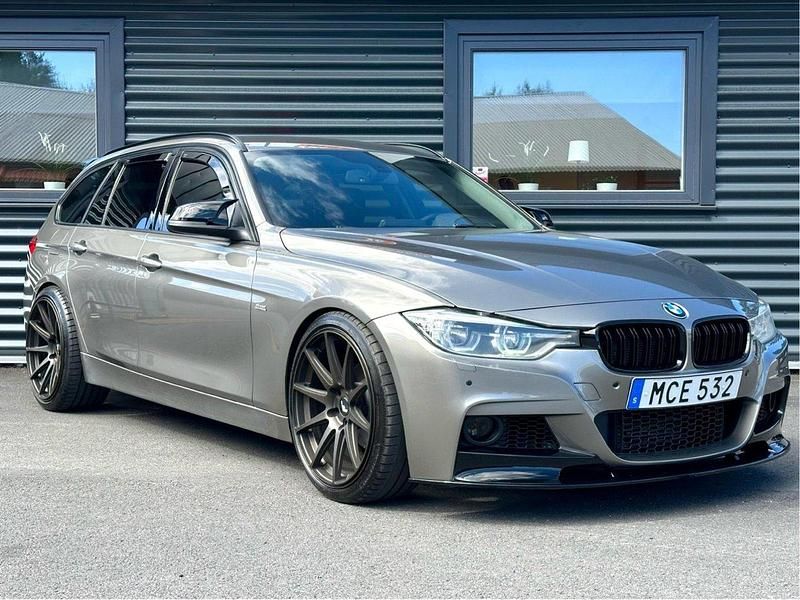 Silver Begagnad 2016 BMW 320 M Sport Kombi | 175 000 kr - Bild 1/4