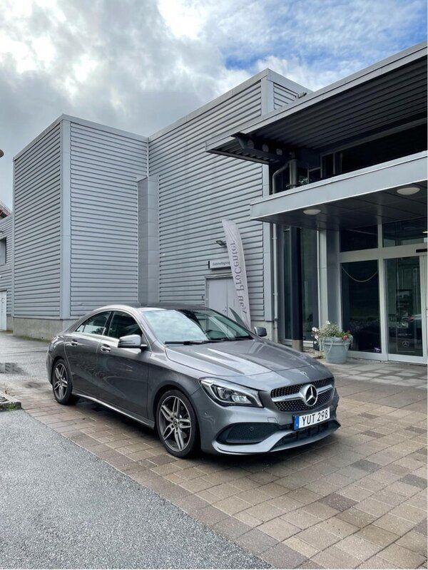 Grå Begagnad 2019 Mercedes CLA200 AMG Sportkupé | 239 900 kr (Marknadspris) - Bild 1/4
