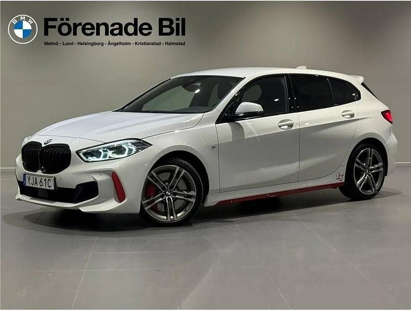 Vit Begagnad 2020 BMW 128 M Sport Halvkombi | 299 000 kr - Bild 1/4
