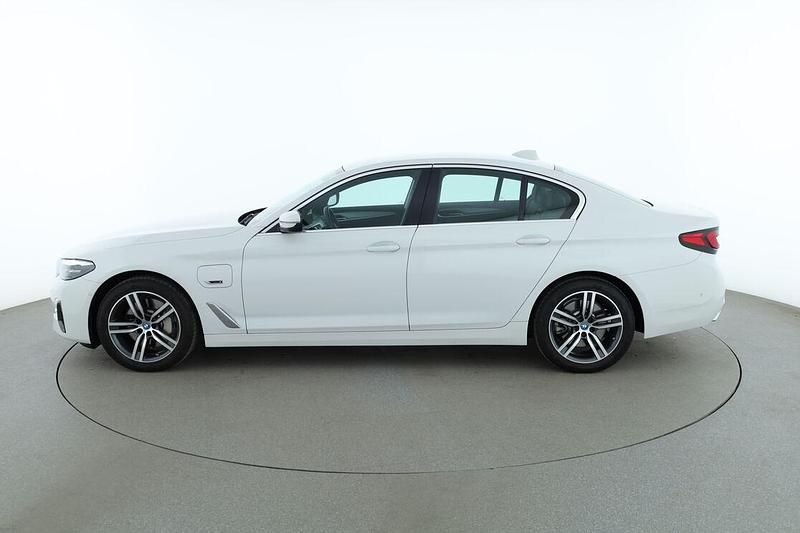 Begagnad BMW 530e 292 HK (214 kW) 2023 Vit Sedan