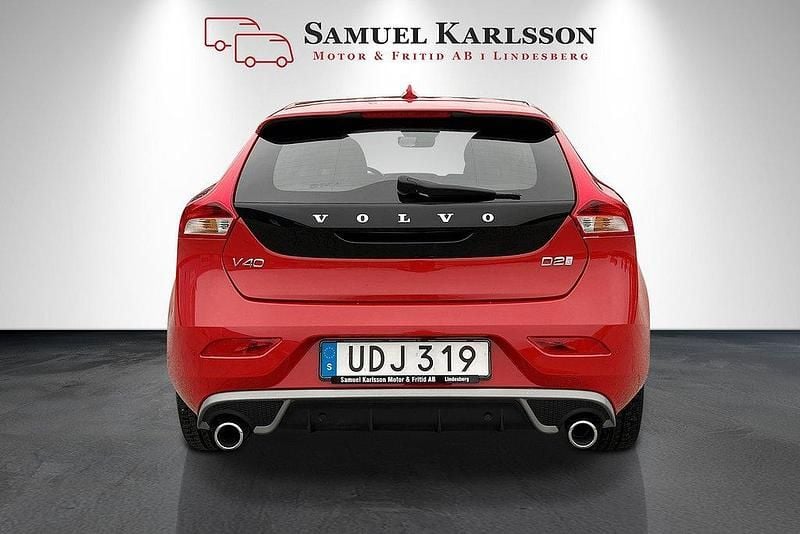 Begagnad Volvo V40 R-Design 120 HK (88 kW) 2017 Röd Kombi