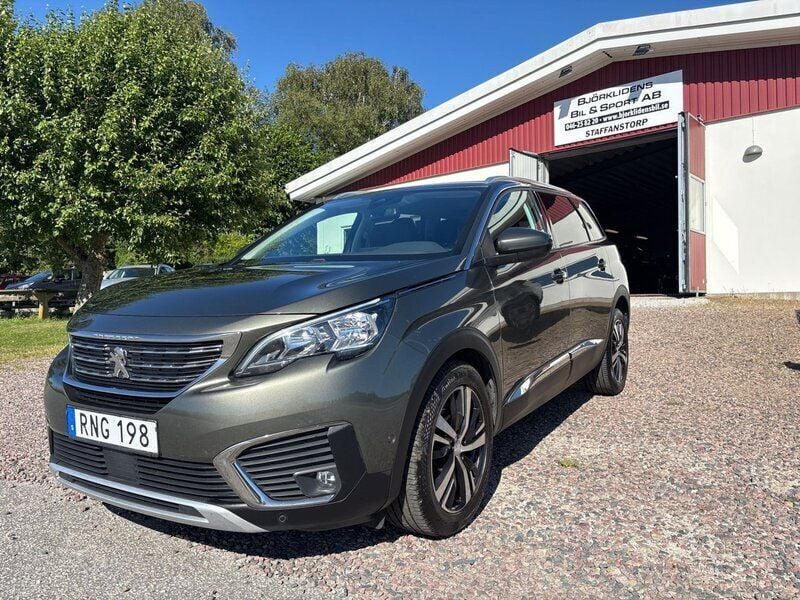 Grön Begagnad 2018 Peugeot 5008 Minibuss | 179 000 kr (Bra pris) - Bild 1/4