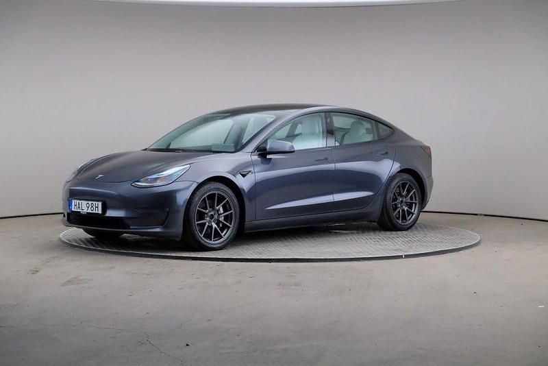Midnight silver metallic (grå metallisk) Begagnad 2021 Tesla Model 3 Long Range AWD Sedan | 295 000 kr (Marknadspris) - Bild 1/4