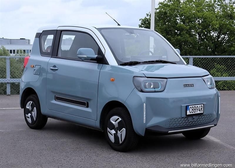 Grå Begagnad 2023 BAW Pony Halvkombi | 99 900 kr - Bild 1/4