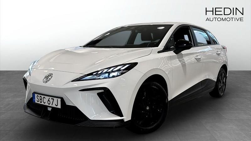 Vit (white) Begagnad 2023 MG MG4 EV Halvkombi | 259 900 kr - Bild 1/4