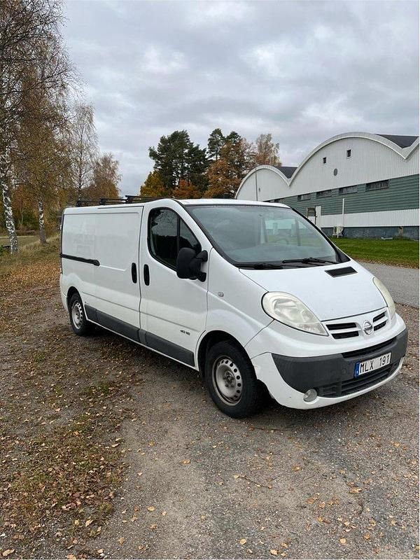 Vit Begagnad 2011 Nissan Primastar Minibuss | 50 000 kr (Bra pris) - Bild 1/4