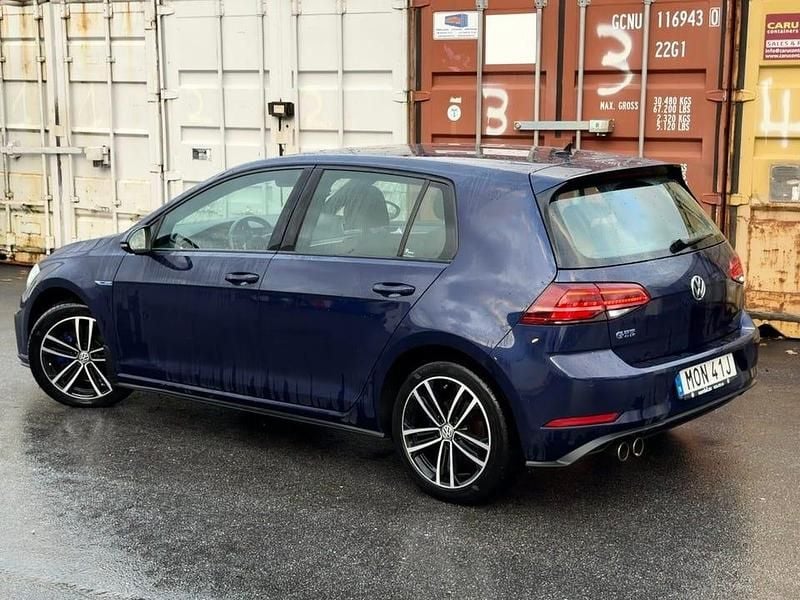 Blå metallic Begagnad 2020 VW Golf VIII GTE Halvkombi | 199 000 kr (Bra pris) - Bild 1/4