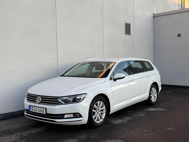 Vit Begagnad 2016 VW Passat Kombi | 99 000 kr (Bra pris) - Bild 1/4