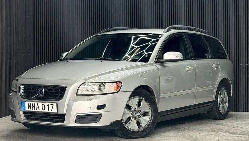 Ljusgrå (grå) Begagnad 2009 Volvo V50 Kombi | 39 900 kr (Marknadspris) - Bild 1/4