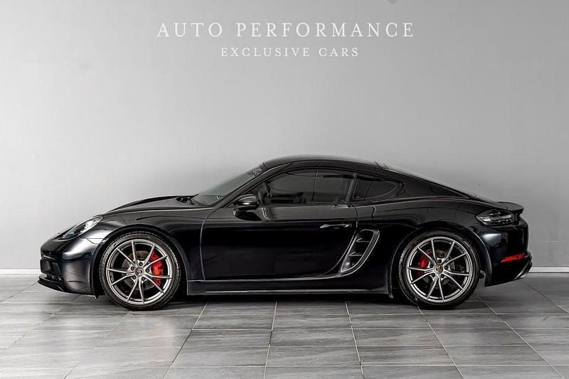 Begagnad Porsche 718 Cayman 366 HK (269 kW) 2020 Svart Sportkupé