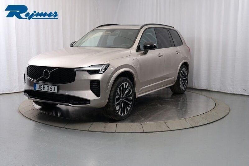 Ljusgrå Ny 2025 Volvo XC90 Ultra SUV | 999 900 kr (Marknadspris) - Bild 1/4
