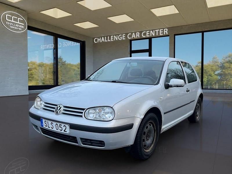 Grå Begagnad 2000 VW Golf IV Trendline Halvkombi | 9 900 kr (Superpris) - Bild 1/4