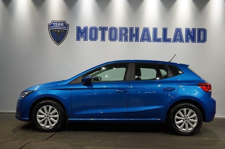 Blå Begagnad 2023 Seat Ibiza Halvkombi | 189 900 kr (Marknadspris) - Bild 1/4