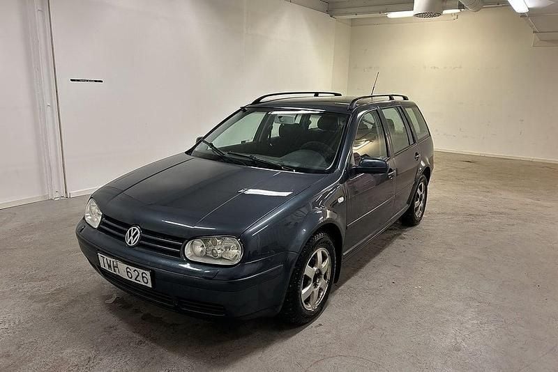 Grå Begagnad 2002 VW Golf IV Comfortline Kombi | 29 995 kr (Superpris) - Bild 1/2