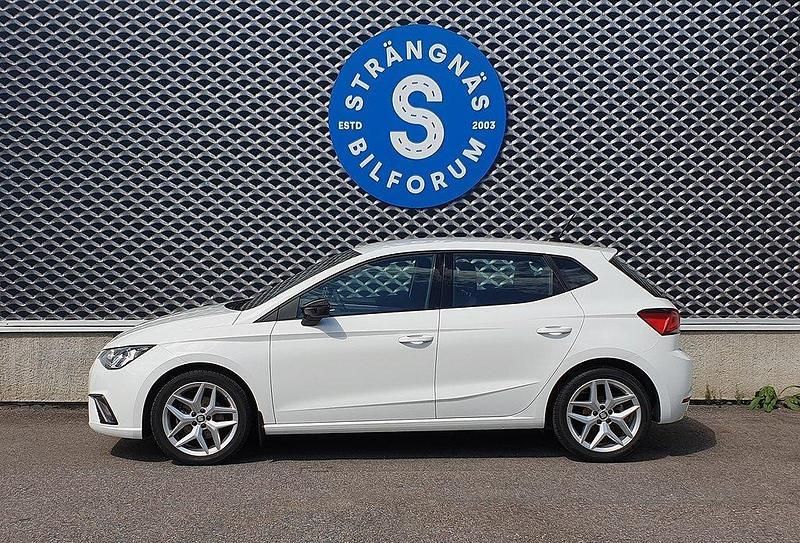 Vit Begagnad 2021 Seat Ibiza FR Halvkombi | 169 000 kr (Marknadspris) - Bild 1/4