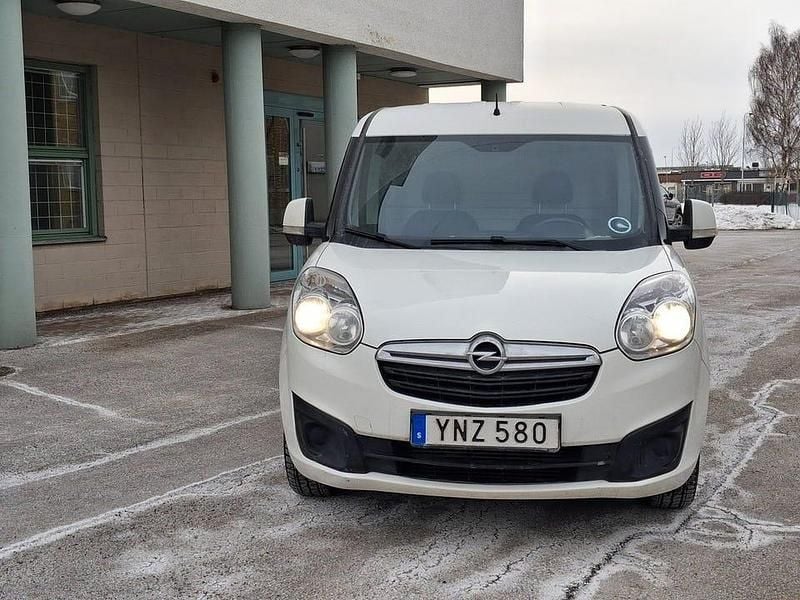 Begagnad Opel Combo 95 HK (69 kW) 2018 Vit Minibuss
