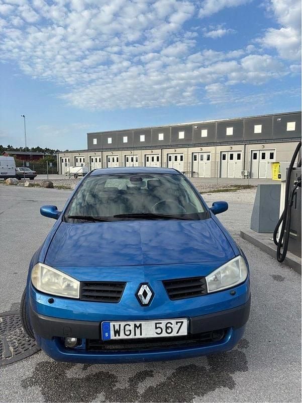 Blå Begagnad 2004 Renault Mégane II Halvkombi | 9 000 kr (Superpris) - Bild 1/4
