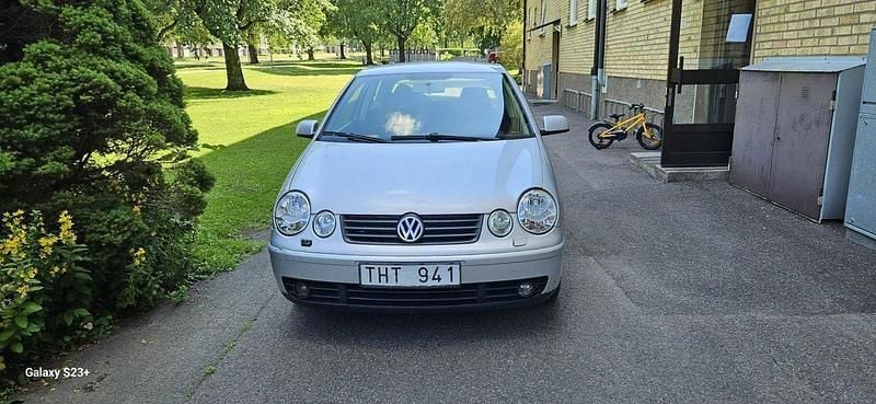 Silver Begagnad 2002 VW Polo Halvkombi | 27 000 kr (Dyr) - Bild 1/4