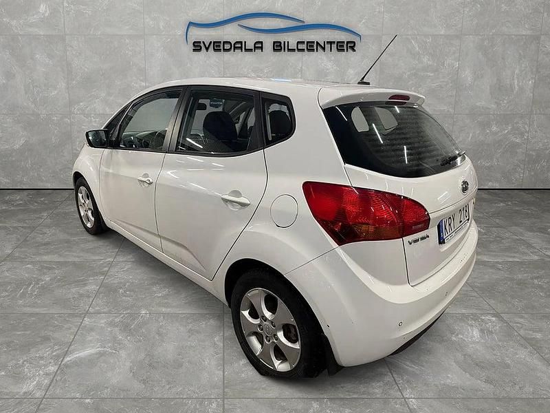 Begagnad Kia Venga Comfort 90 HK (66 kW) 2010 Vit Halvkombi