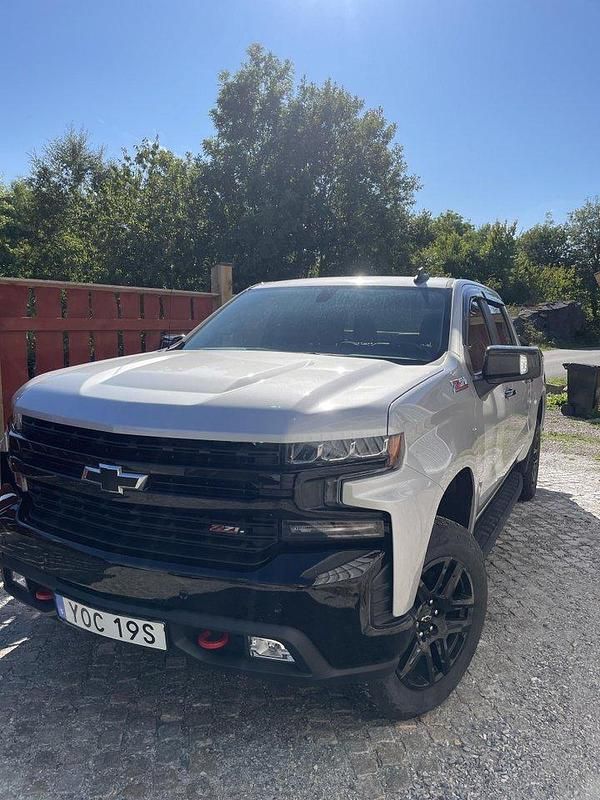 Silver Begagnad 2022 Chevrolet Silverado | 695 000 kr (Dyr) - Bild 1/4