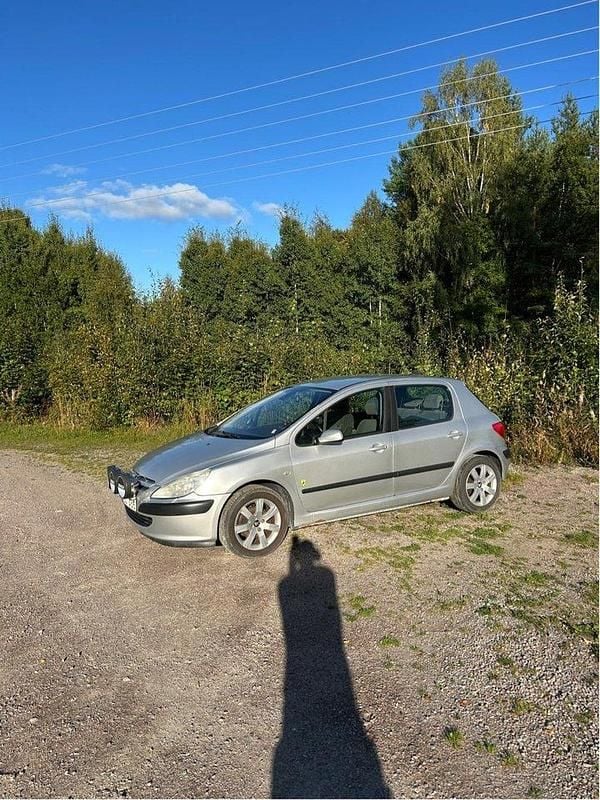 Grå Begagnad 2004 Peugeot 307 Halvkombi | 11 000 kr (Bra pris) - Bild 1/3