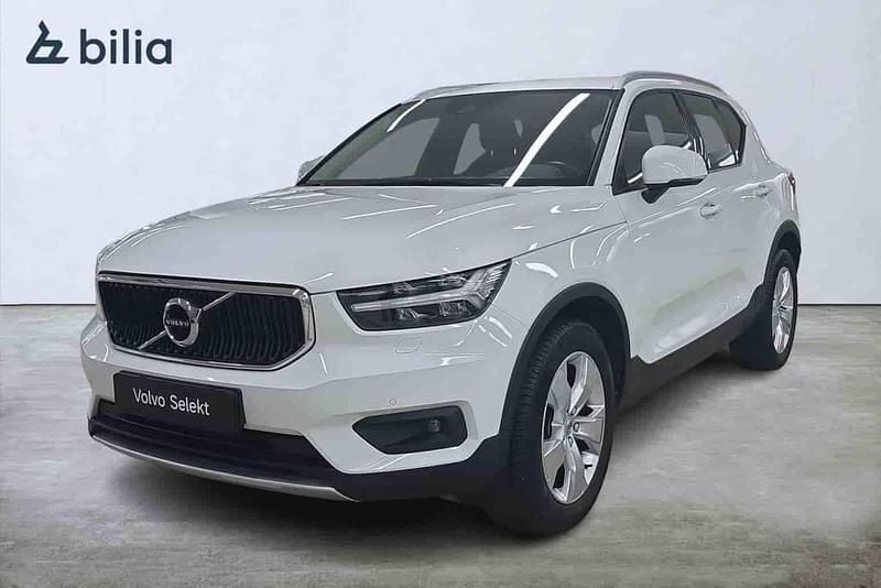 Vit Begagnad 2021 Volvo XC40 Momentum SUV | 349 000 kr (Marknadspris) - Bild 1/1