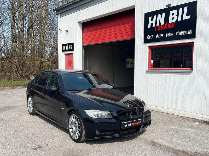 Svart Begagnad 2008 BMW 320 Comfort Edition Sedan | 69 900 kr (Marknadspris) - Bild 1/4