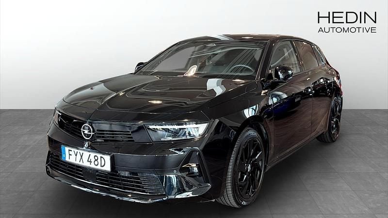 Svart (black) Begagnad 2022 Opel Astra GS Line Halvkombi | 259 900 kr (Marknadspris) - Bild 1/4