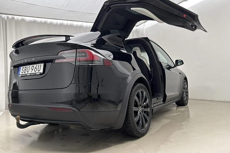 Svart Begagnad 2019 Tesla Model X SUV | 320 000 kr (Superpris) - Bild 1/4