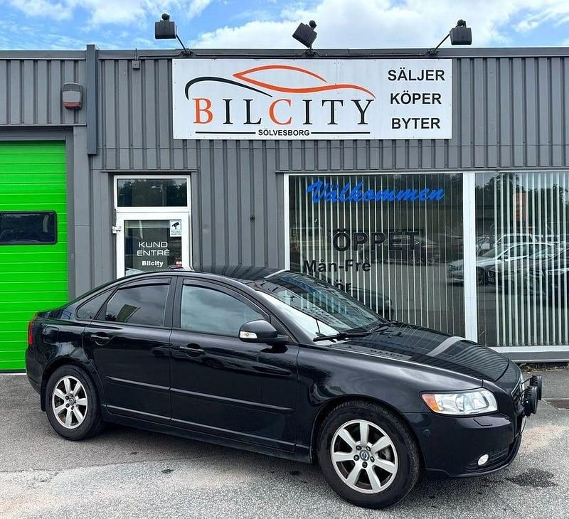 Svart Begagnad 2012 Volvo S40 Momentum Sedan | 59 900 kr (Marknadspris) - Bild 1/4