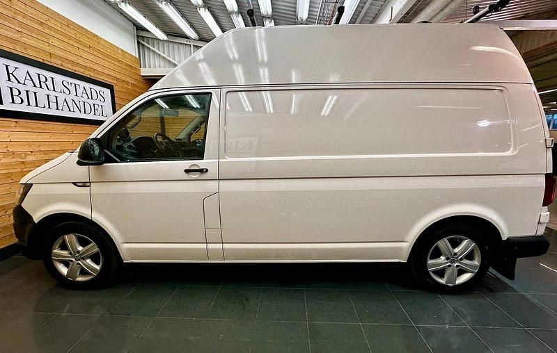 Vit Begagnad 2017 VW T6 Van | 159 900 kr (Bra pris) - Bild 1/4