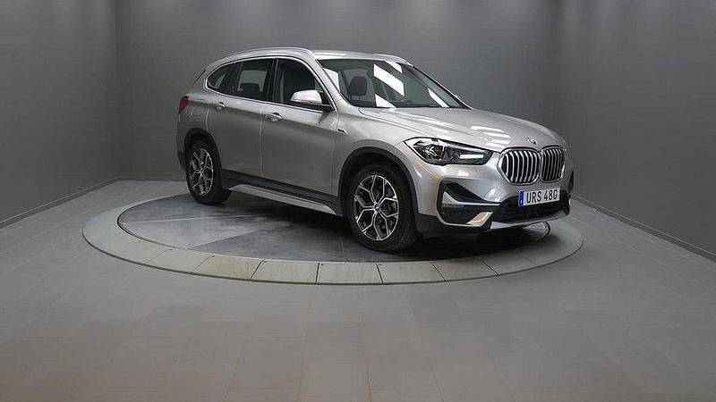 Silver Begagnad 2022 BMW X1 xLine SUV | 269 000 kr (Marknadspris) - Bild 1/4