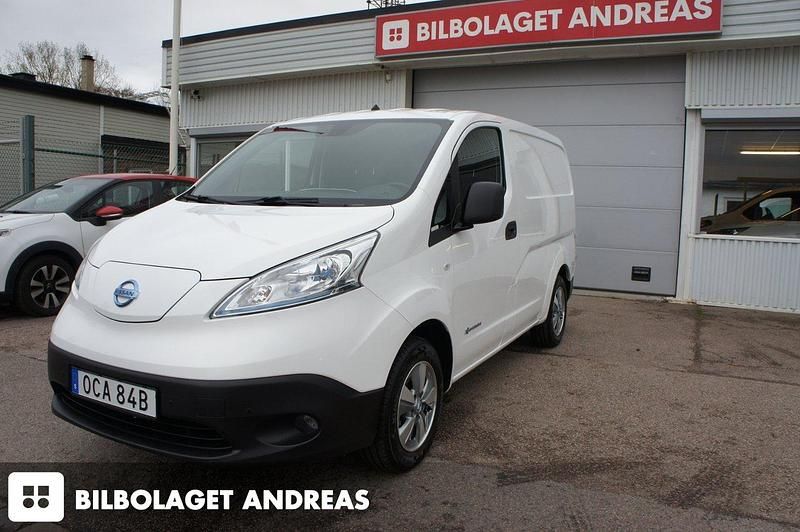 Vit Begagnad 2020 Nissan e-NV200 Van | 139 900 kr (Bra pris) - Bild 1/4