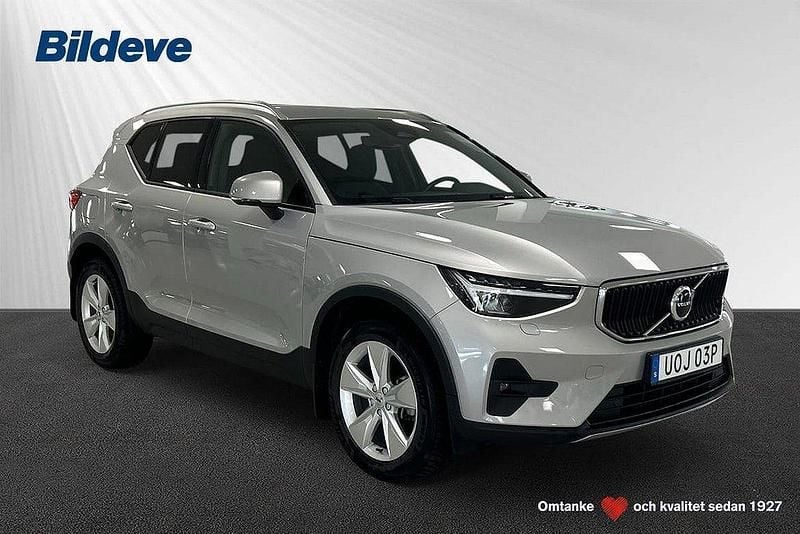 Silver Begagnad 2023 Volvo XC40 Core SUV | 349 900 kr (Marknadspris) - Bild 1/4