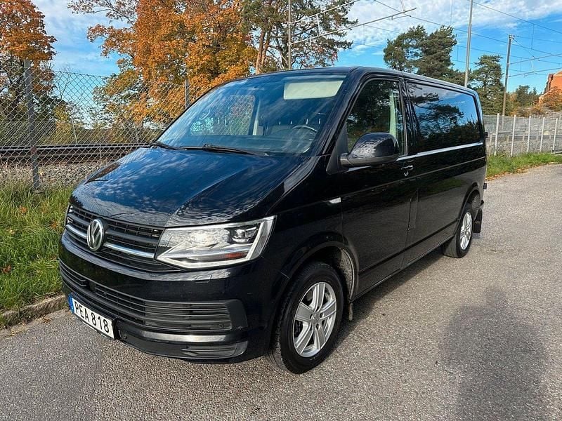 Svart Begagnad 2017 VW T6 Van | 155 000 kr (Superpris) - Bild 1/4