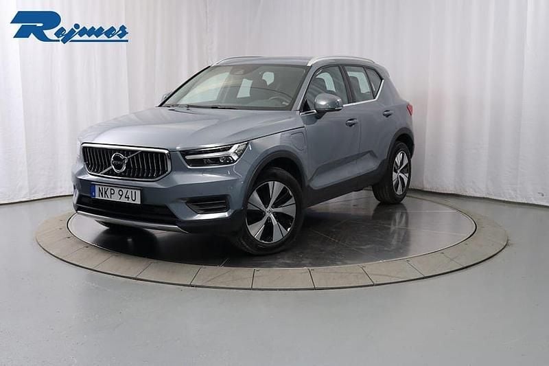 Grå Begagnad 2021 Volvo XC40 Inscription SUV | 339 900 kr (Marknadspris) - Bild 1/4