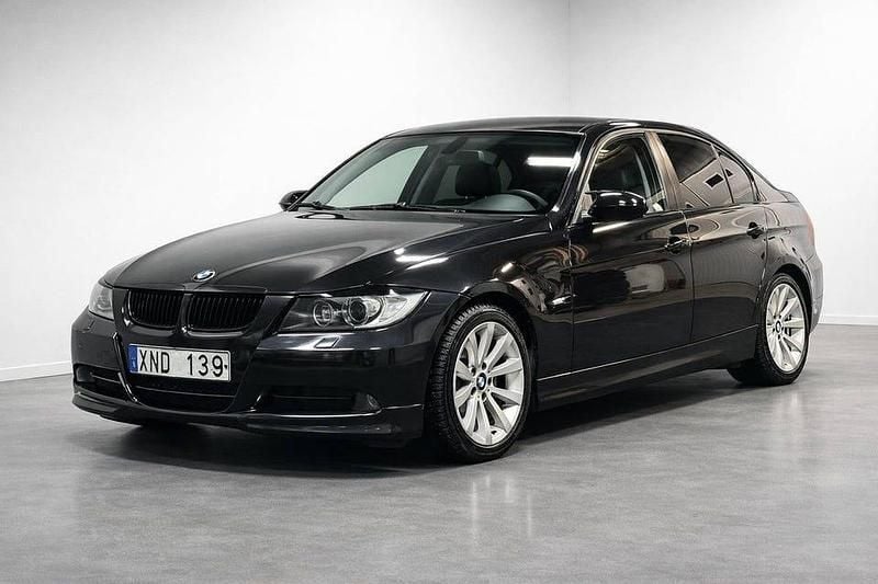 Svart Begagnad 2006 BMW 325 Advantage Sedan | 69 900 kr (Dyr) - Bild 1/4