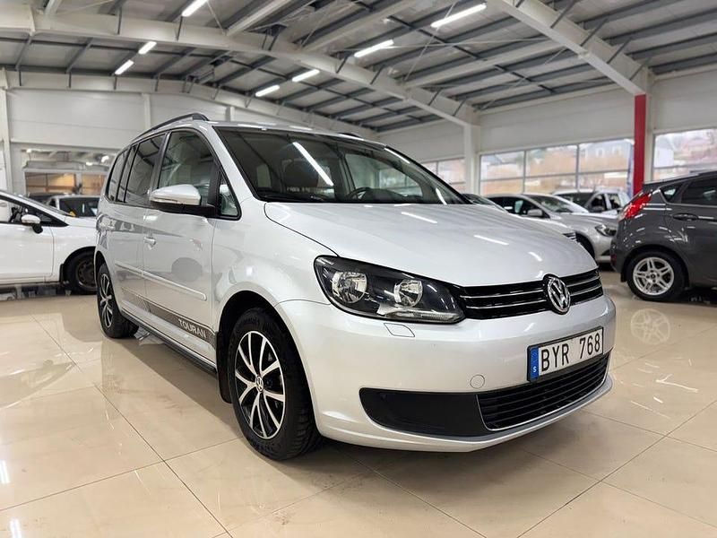 Begagnad VW Touran 105 HK (77 kW) 2014 Silver Minibuss
